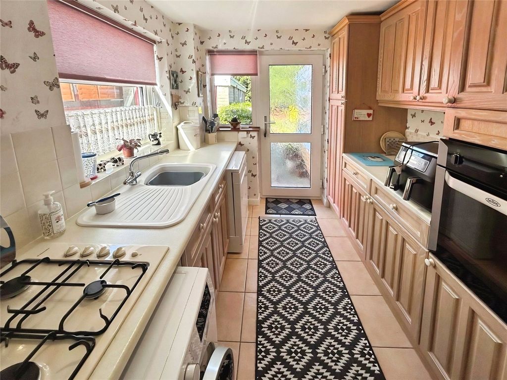 Property photo 3 of 21 Kitchen