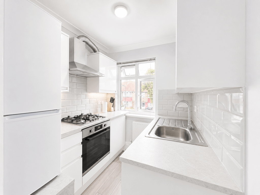 Property photo 1 of 16 3 Bedroom Maisonetter With Private Garden