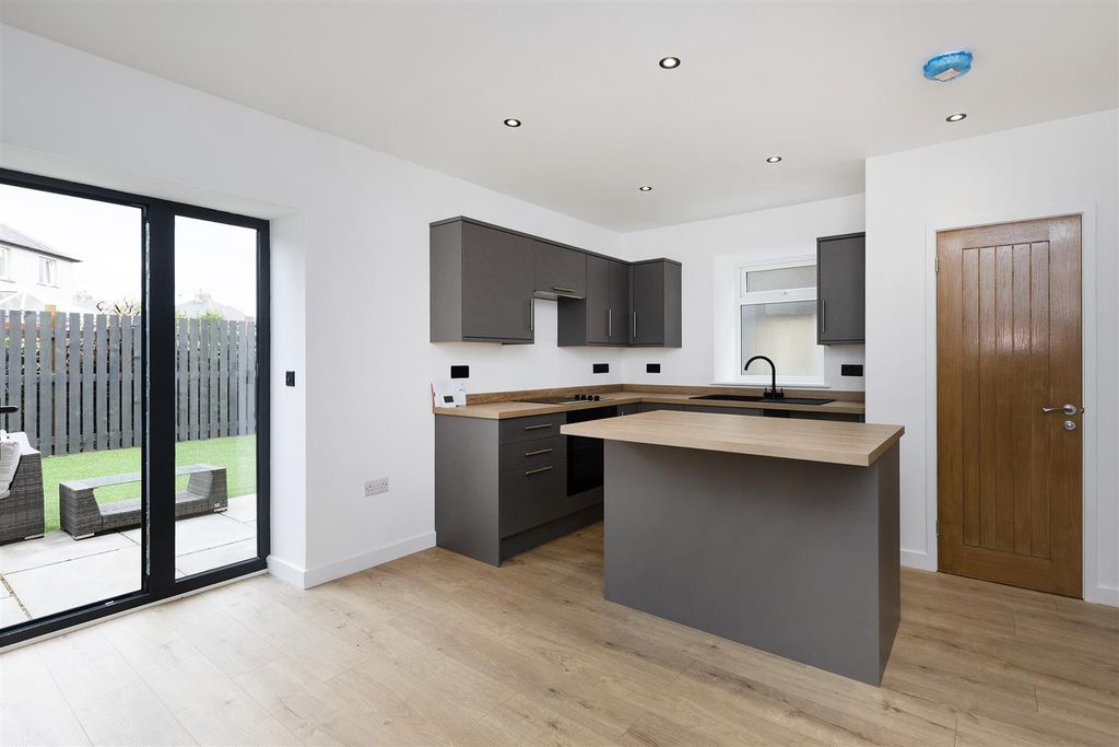 Property photo 2 of 40 Kitchen Diner