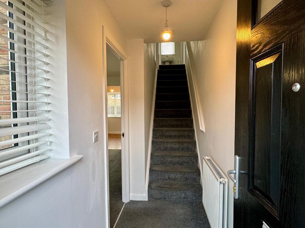 Property photo 2 of 23 Entrance Hall