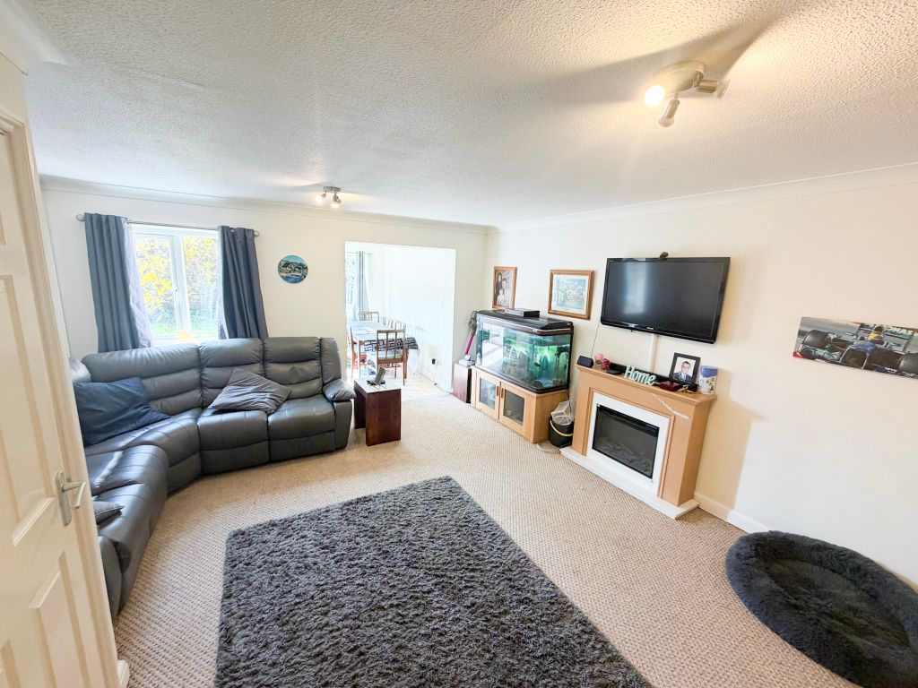 Property photo 2 of 12 Lounge/Diner