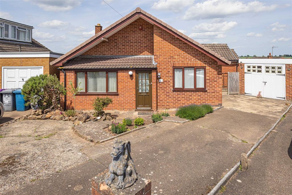 Property photo 1 of 19 13, Morton Gardens Radcliffe-On-Trent, Nottingham,