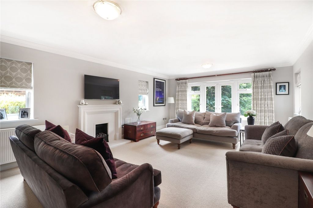 Property photo 2 of 15 Sitting Room