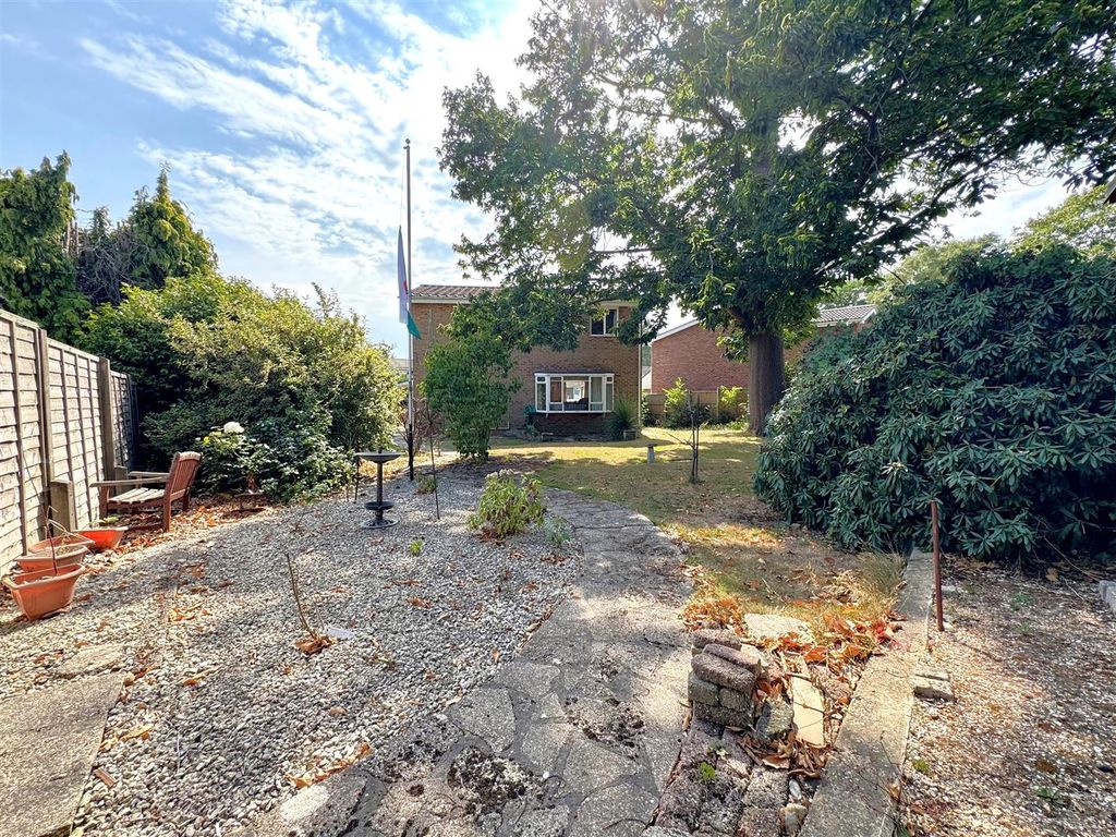Property photo 3 of 16 Garden 4.Jpg