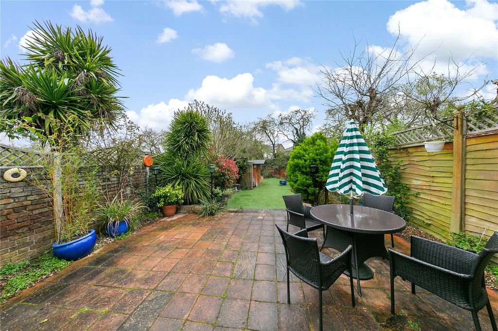 Property photo 2 of 25 Picture No. 11