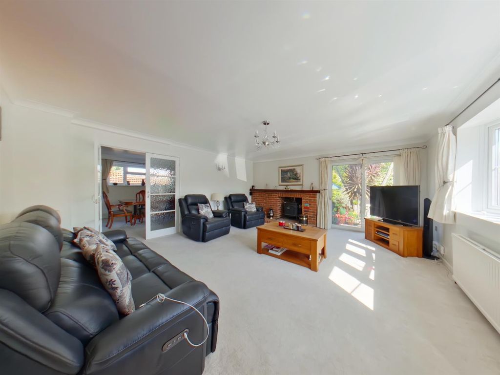Property photo 3 of 46 Lounge Pic (21).Jpg