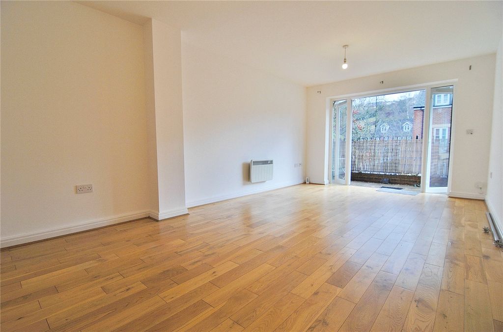 Property photo 2 of 14 Picture No. 11