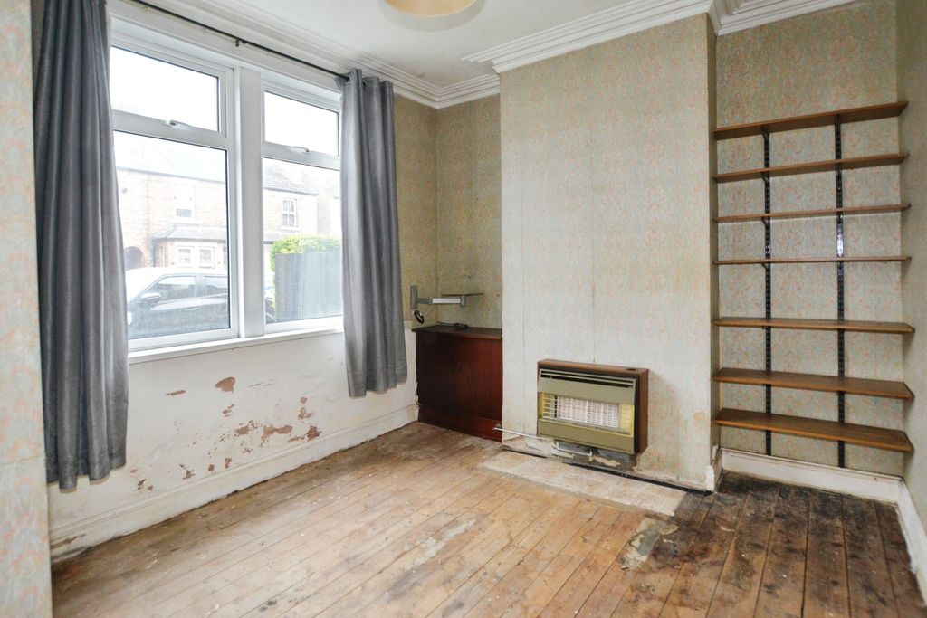 Property photo 3 of 12 Lounge