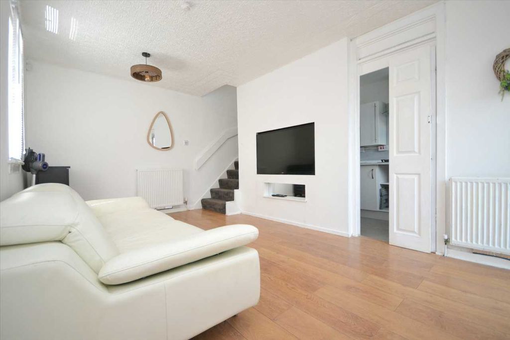 Property photo 2 of 11 Lounge