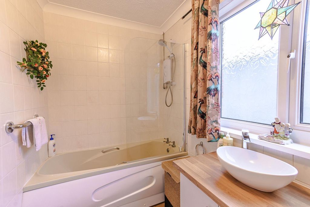 Additional image 8 of 2 bed flat for saleButtrills Road, Barry CF62