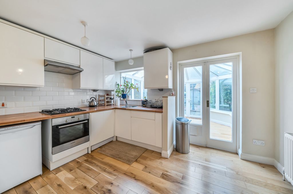 Property photo 2 of 22 1393700-16-694298...