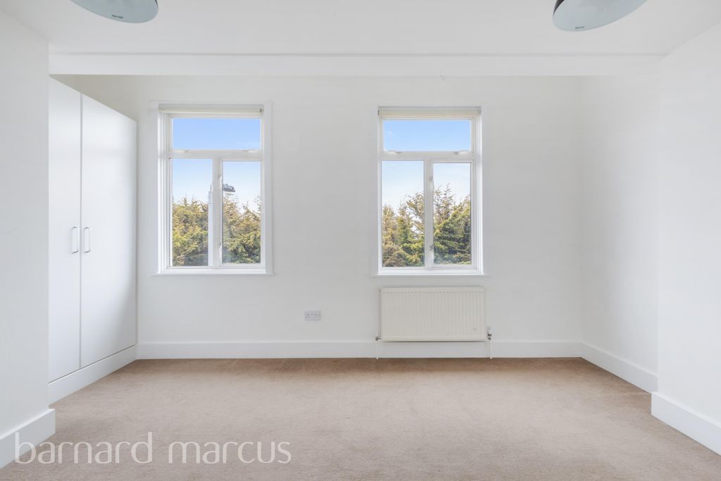 Property photo 2 of 6 Bedroom 1