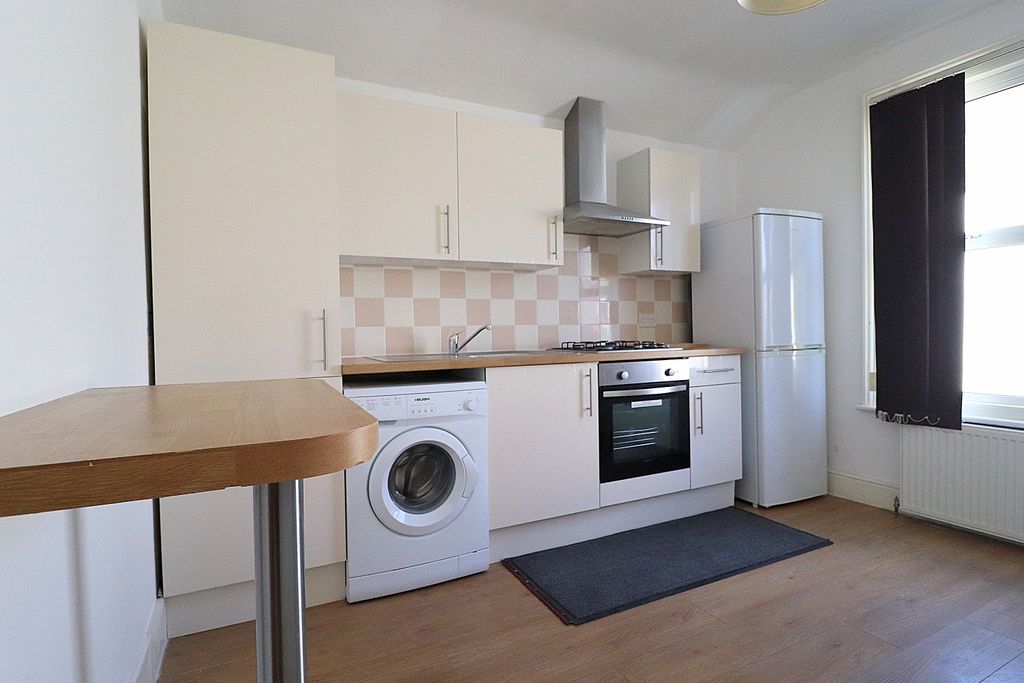 Property photo 1 of 2