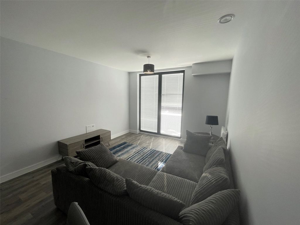 Property photo 3 of 13 Lounge