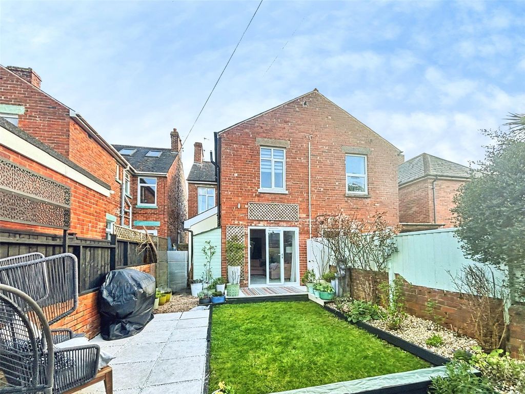 Property photo 2 of 23 Garden