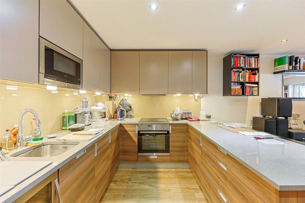 Property photo 2 of 18 Picture No. 27