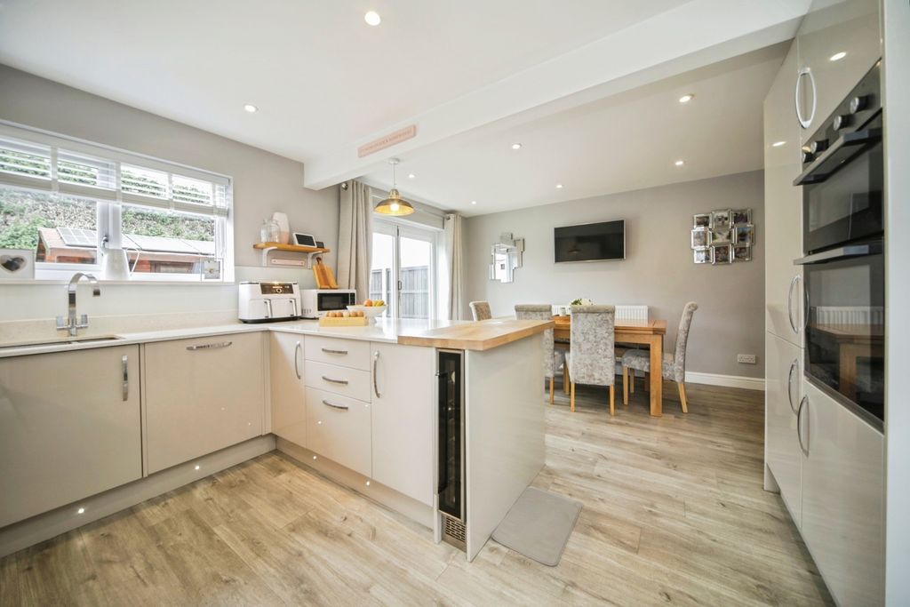 Property photo 2 of 21 Pbox-Img.Jpg