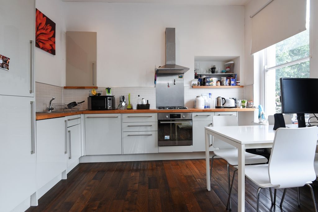 Property photo 2 of 7 Kitchen