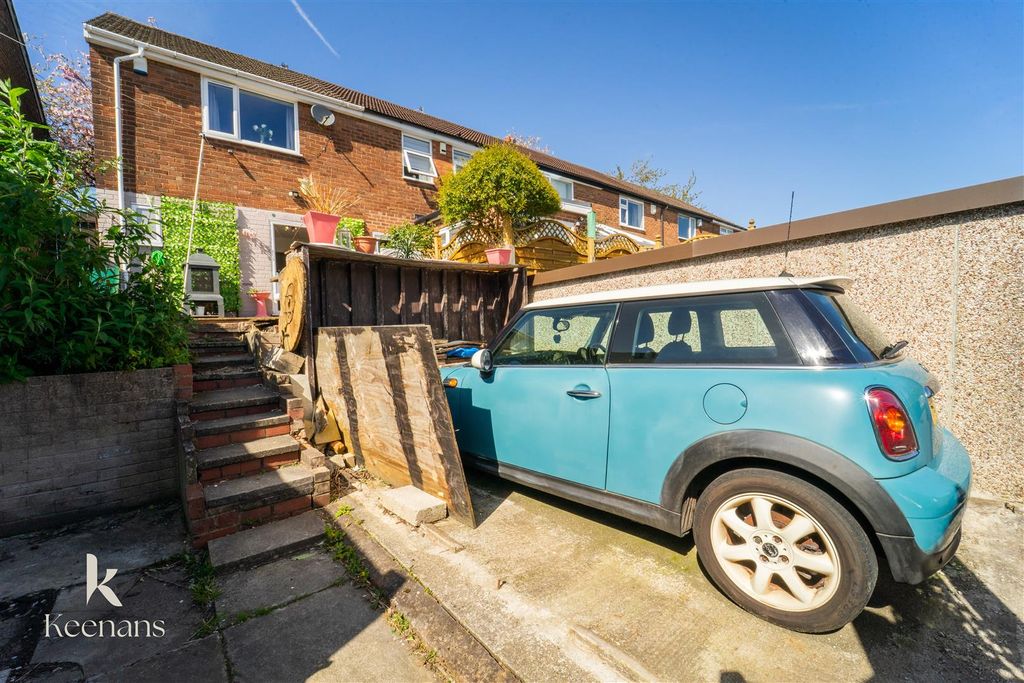 Property photo 1 of 13 28-01.Jpg