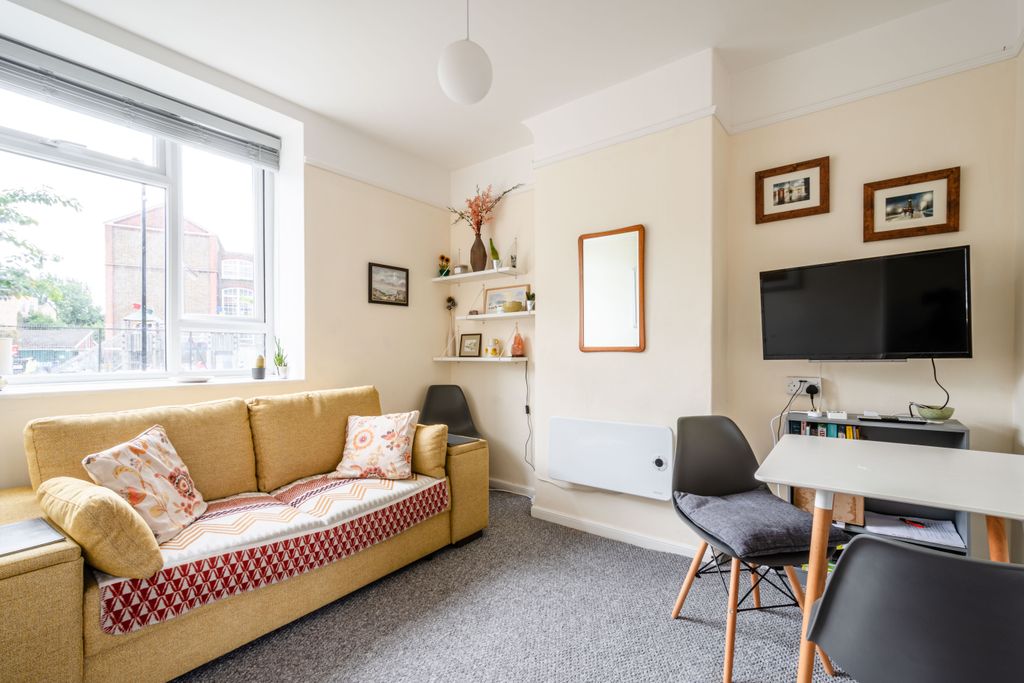 Property photo 1 of 7 1