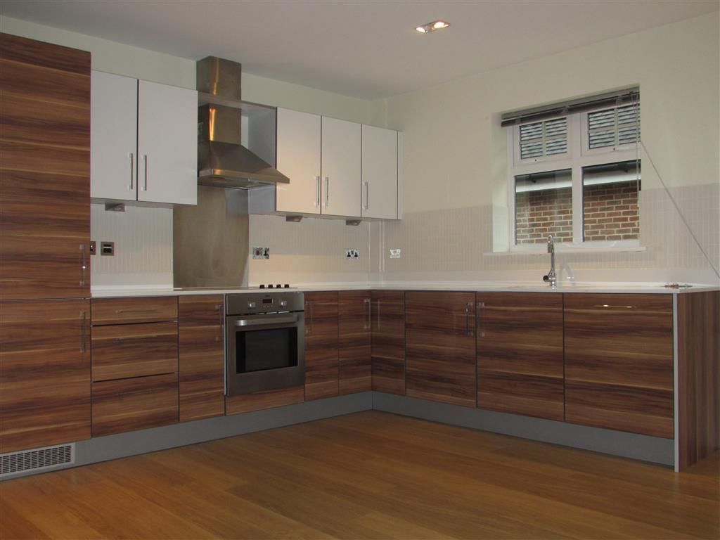 Property photo 3 of 11 Kitchen