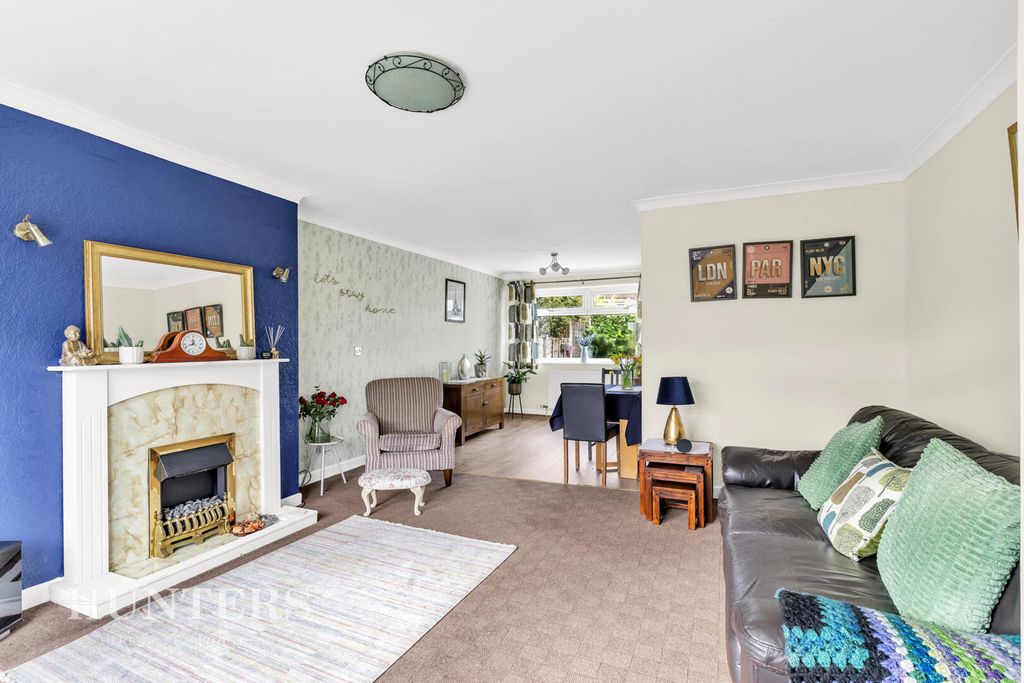 Property photo 2 of 22 Living Room