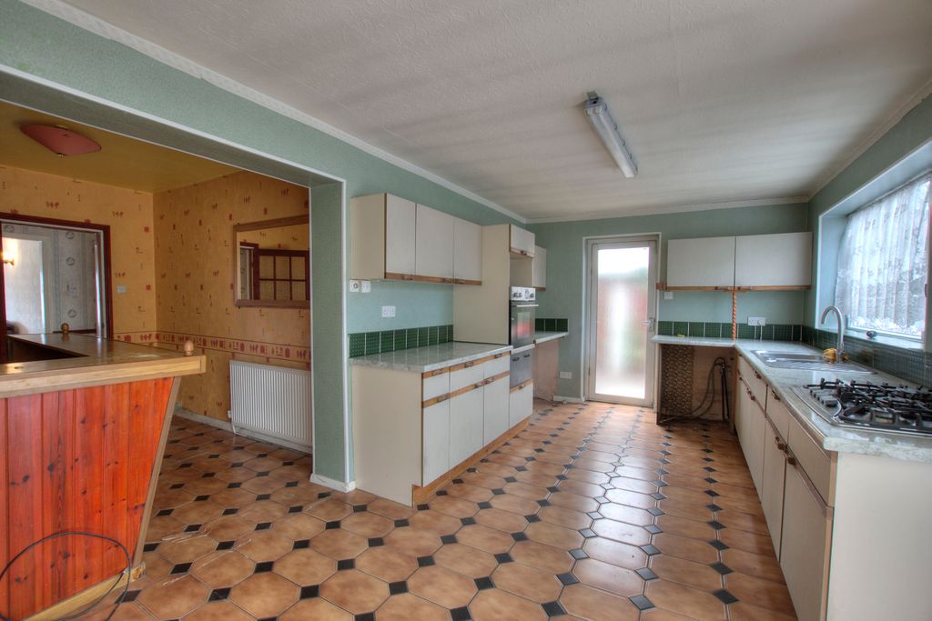 Property photo 2 of 21 2