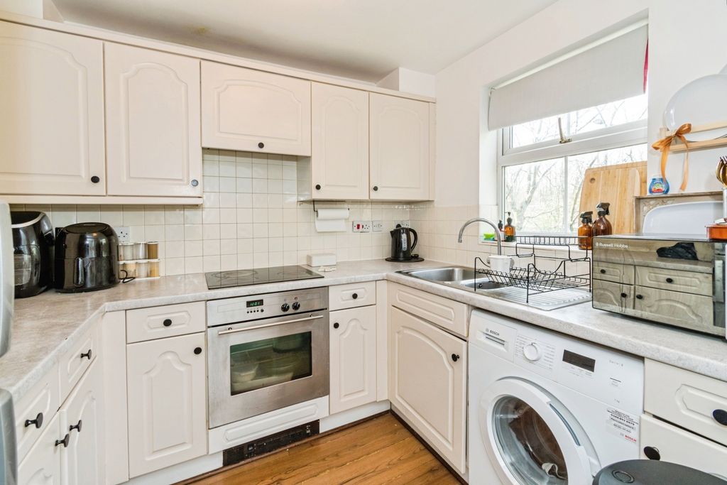 Property photo 3 of 8 Pbox-Img.Jpg