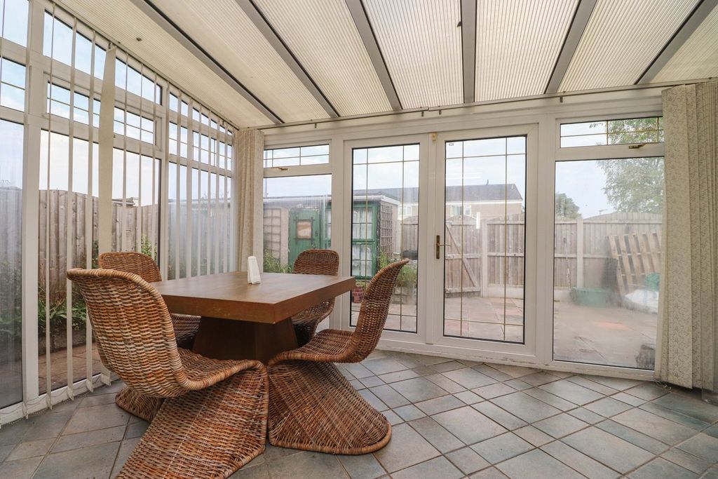 Property photo 2 of 19 Conservatory