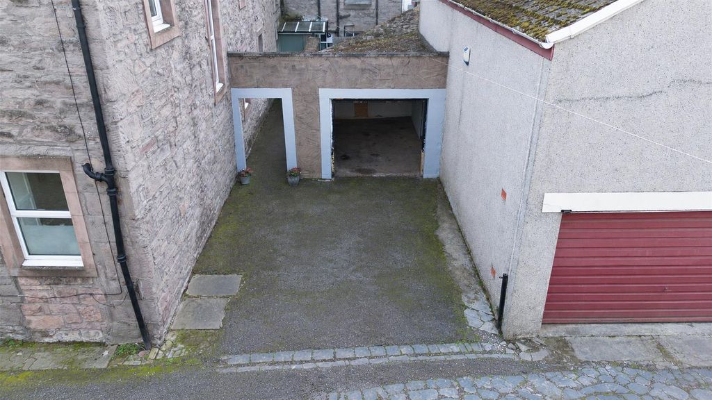 Property photo 3 of 4 Leaf-Free Urban Courtyard.Png