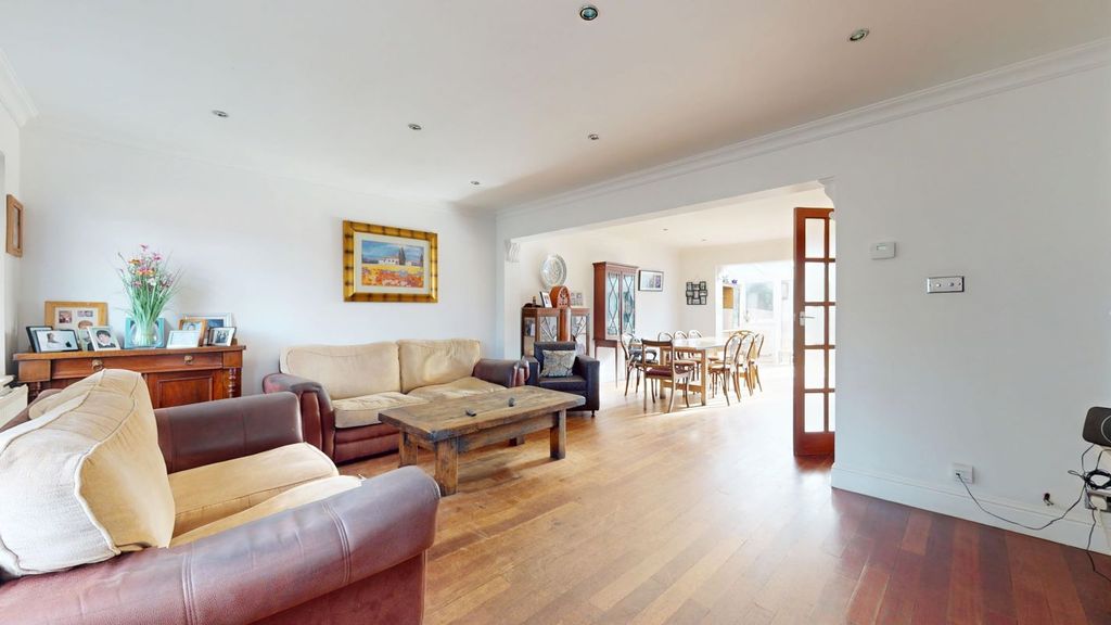 Property photo 2 of 22