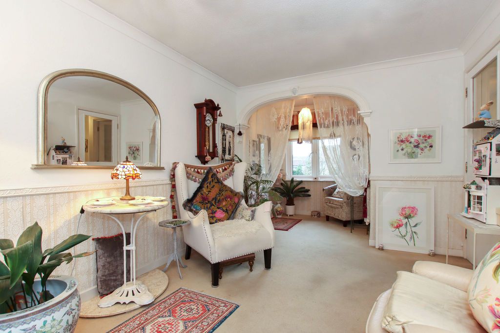 Property photo 2 of 8 Photo 4