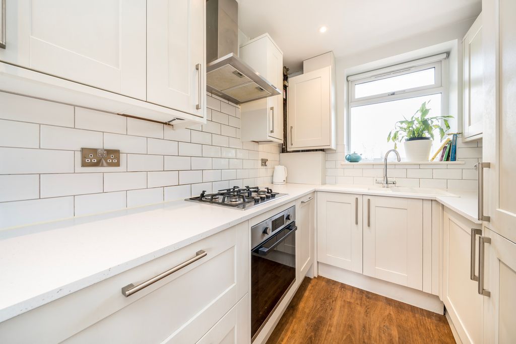 Property photo 3 of 9 Kitchen