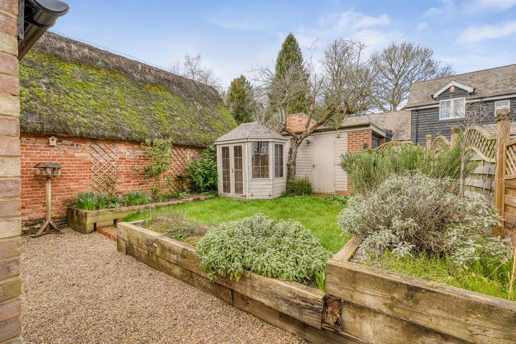 Property photo 2 of 22 A7400507_5.Jpg