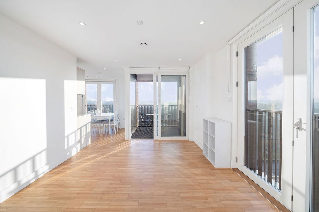 Property photo 3 of 19