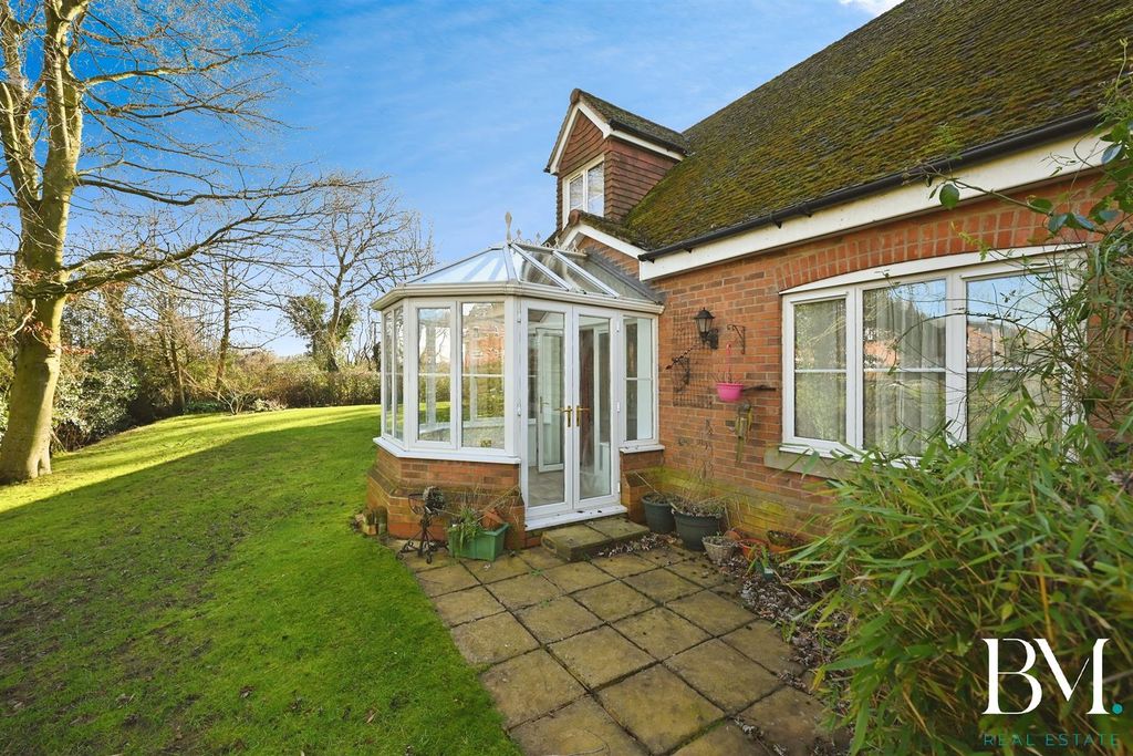 Property photo 2 of 21 wc8.Jpg