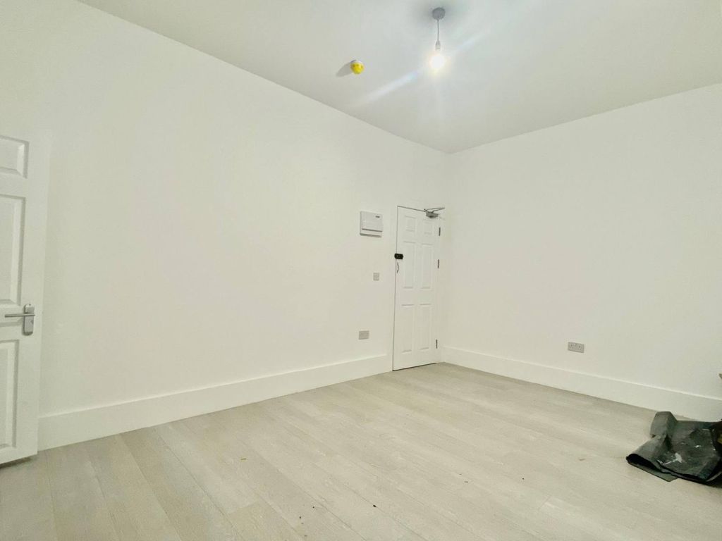 Property photo 2 of 7 Gallery