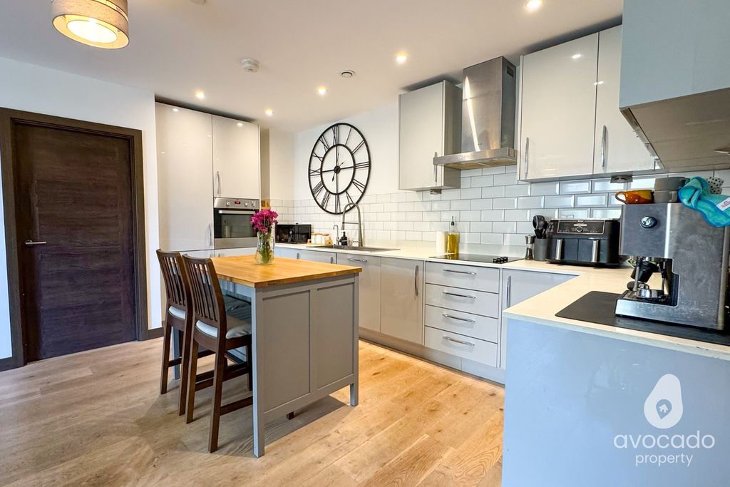 Property photo 2 of 12 4040707