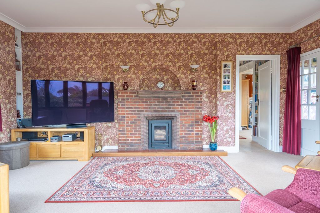 Property photo 2 of 28