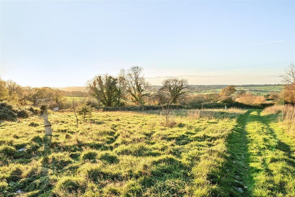 Property photo 2 of 3 1385953-18-69286Aeb163Bf.Jpg