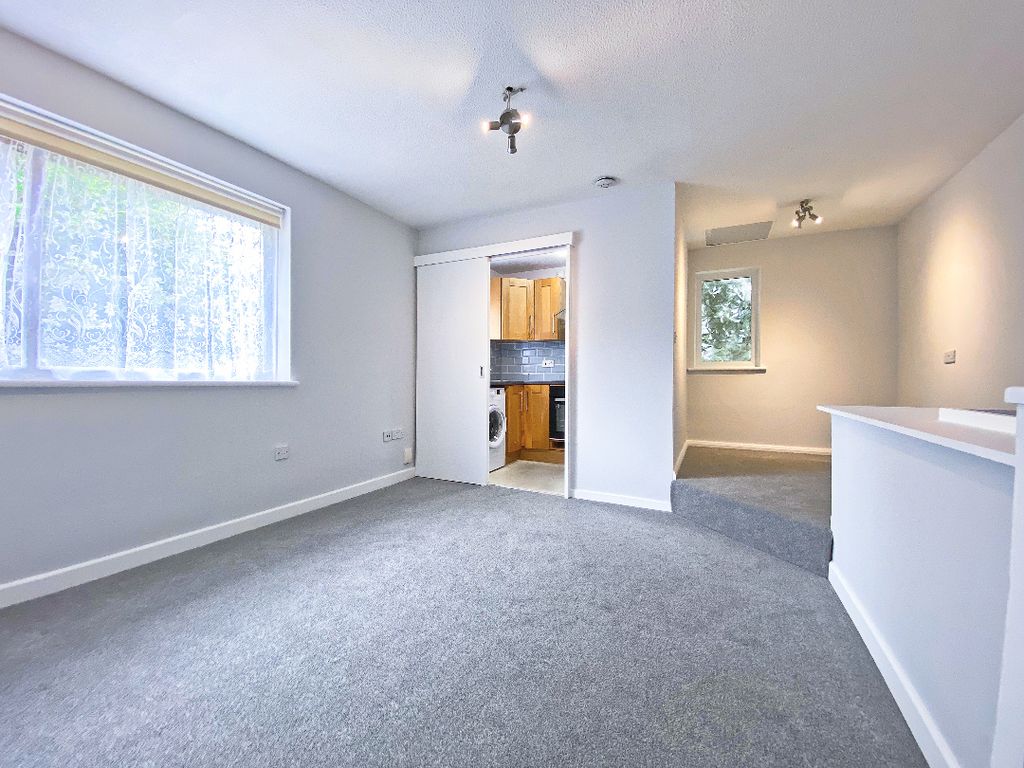 Property photo 3 of 8 3