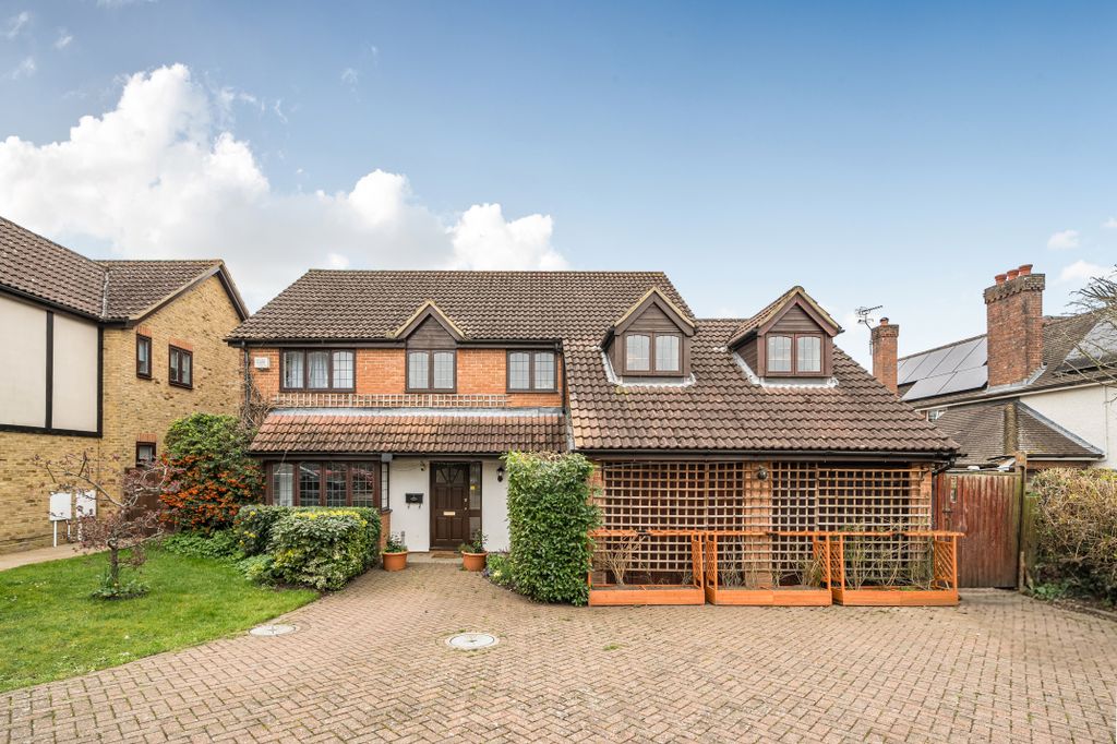 Property photo 1 of 66 5 Bedroom House For Sale