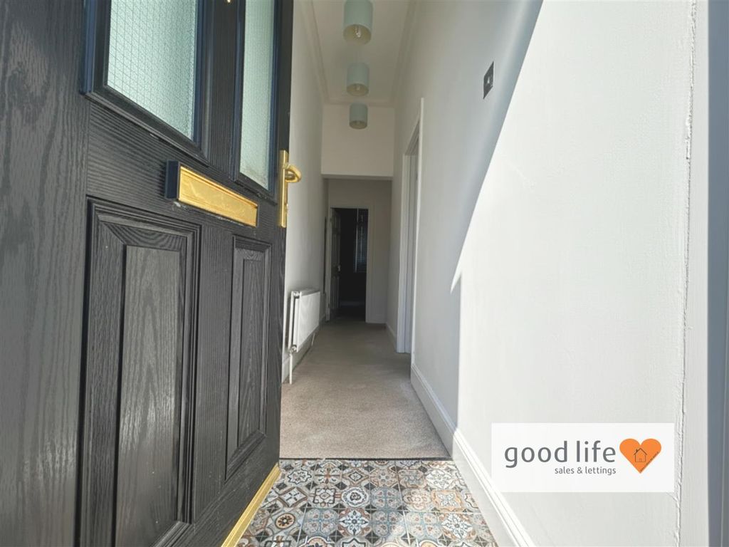 Property photo 2 of 17 Entrance Hall.Jpg