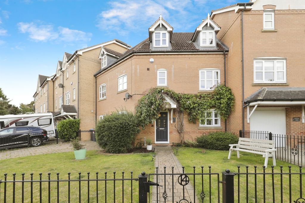 Property photo 1 of 18