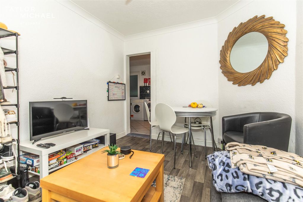 Property photo 3 of 18 Living Room