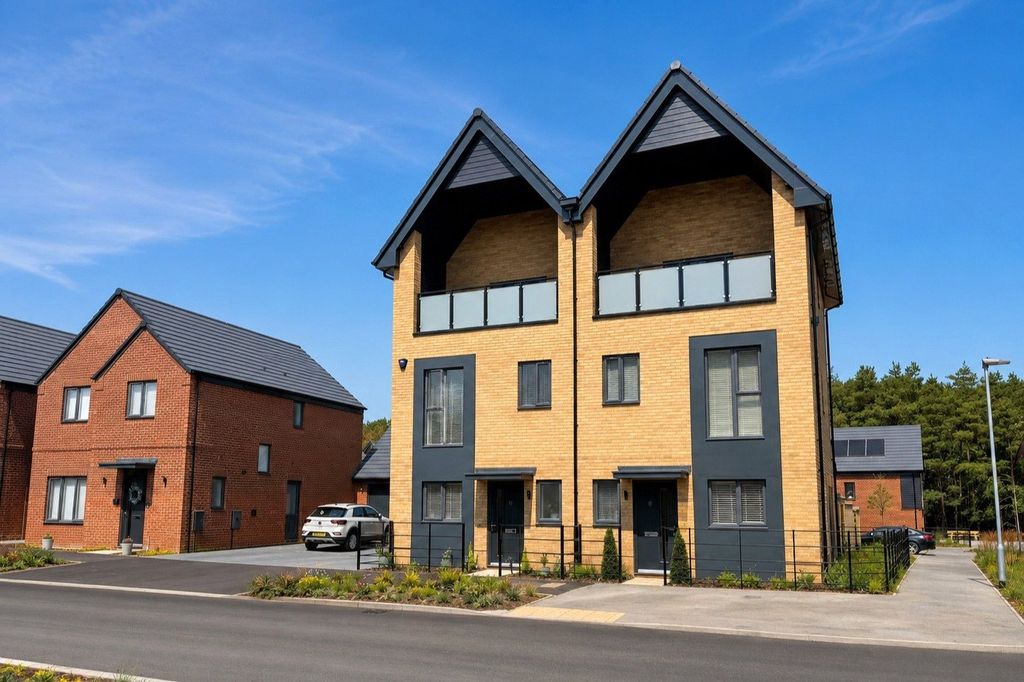 Property photo 1 of 12 External