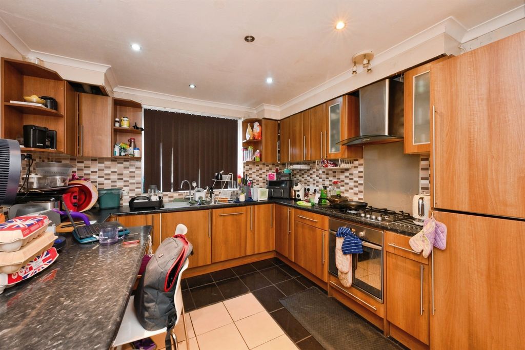 Property photo 2 of 29