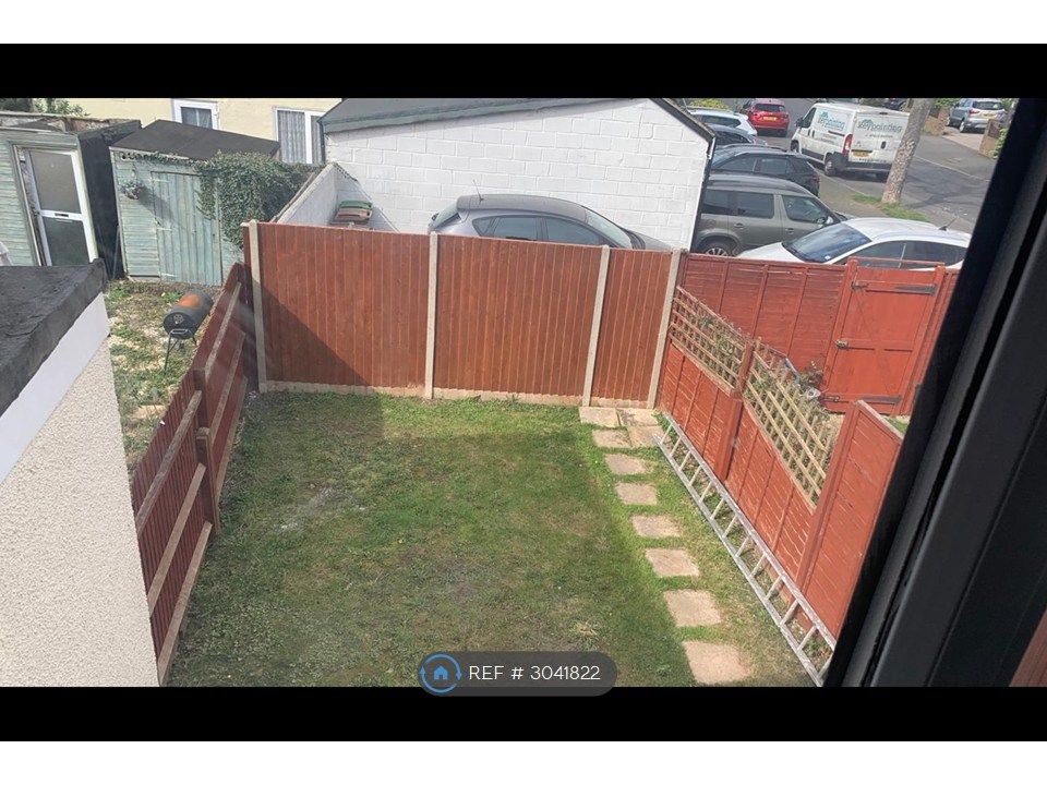 Property photo 3 of 9 Parking Space At The Back