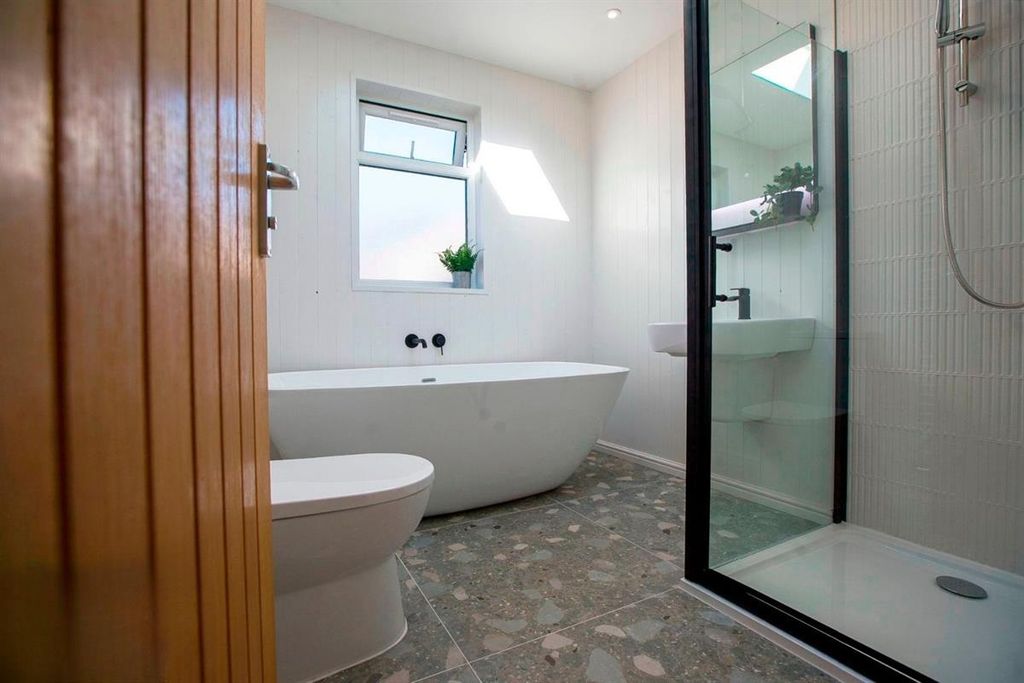 Property photo 2 of 10 Bright Modern Bathroom With Freestanding Bath...