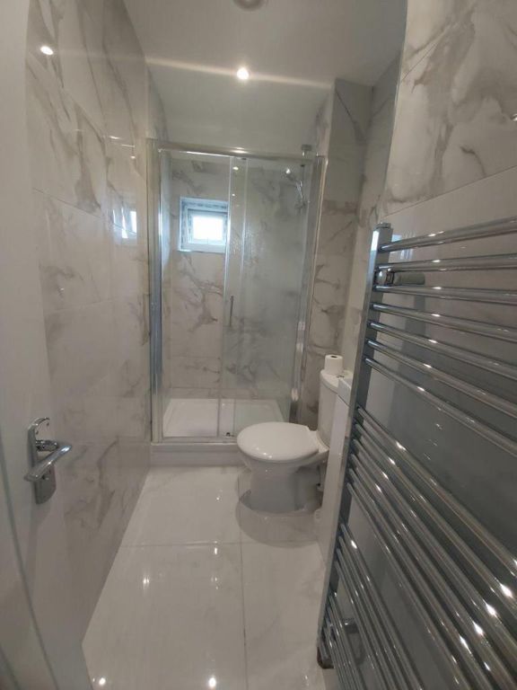 Property photo 2 of 9 Bathroom